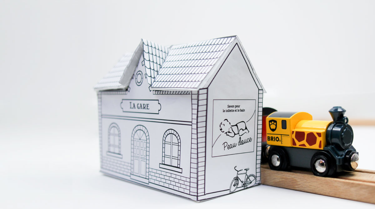 Printable : une gare en papier pour petits trains en bois