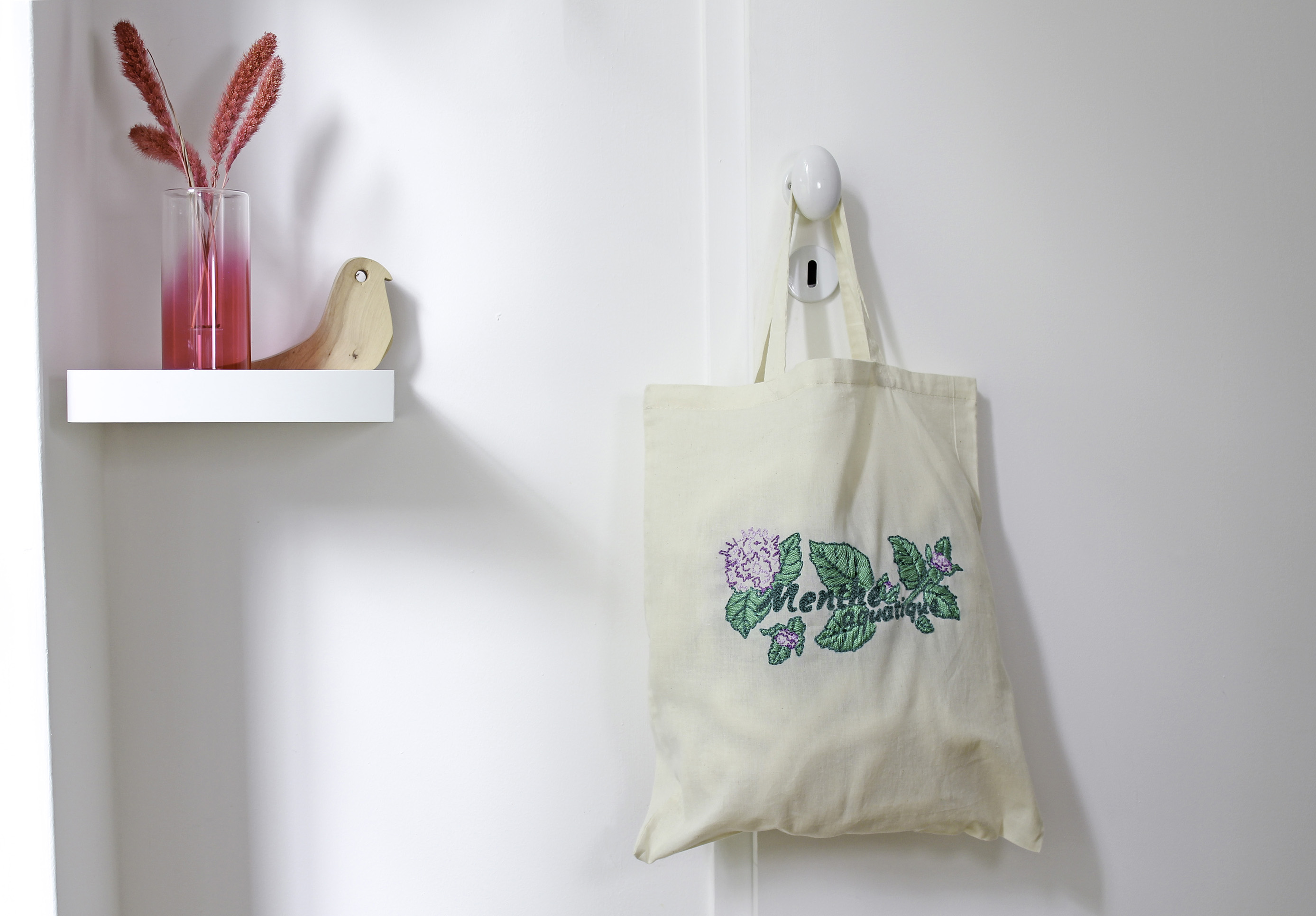 DIY : totebag brodé à l’aiguille magique “Menthe aquatique”