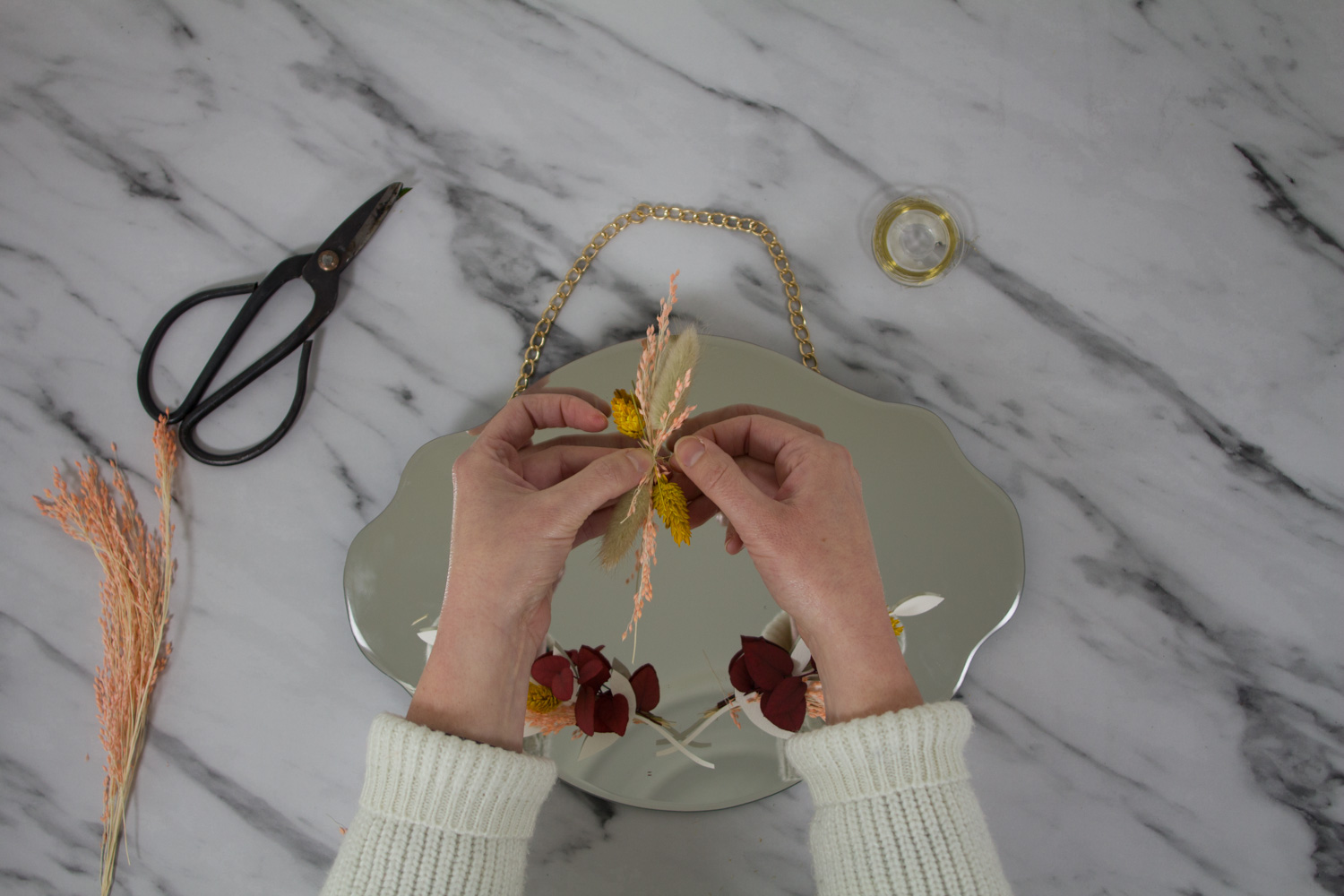 DIY miroir en fleurs séchées : fabriquer un mini bouquet