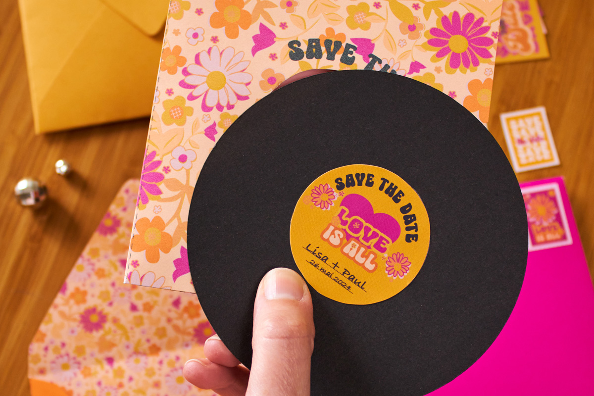 Un “Save the date” de mariage très disco