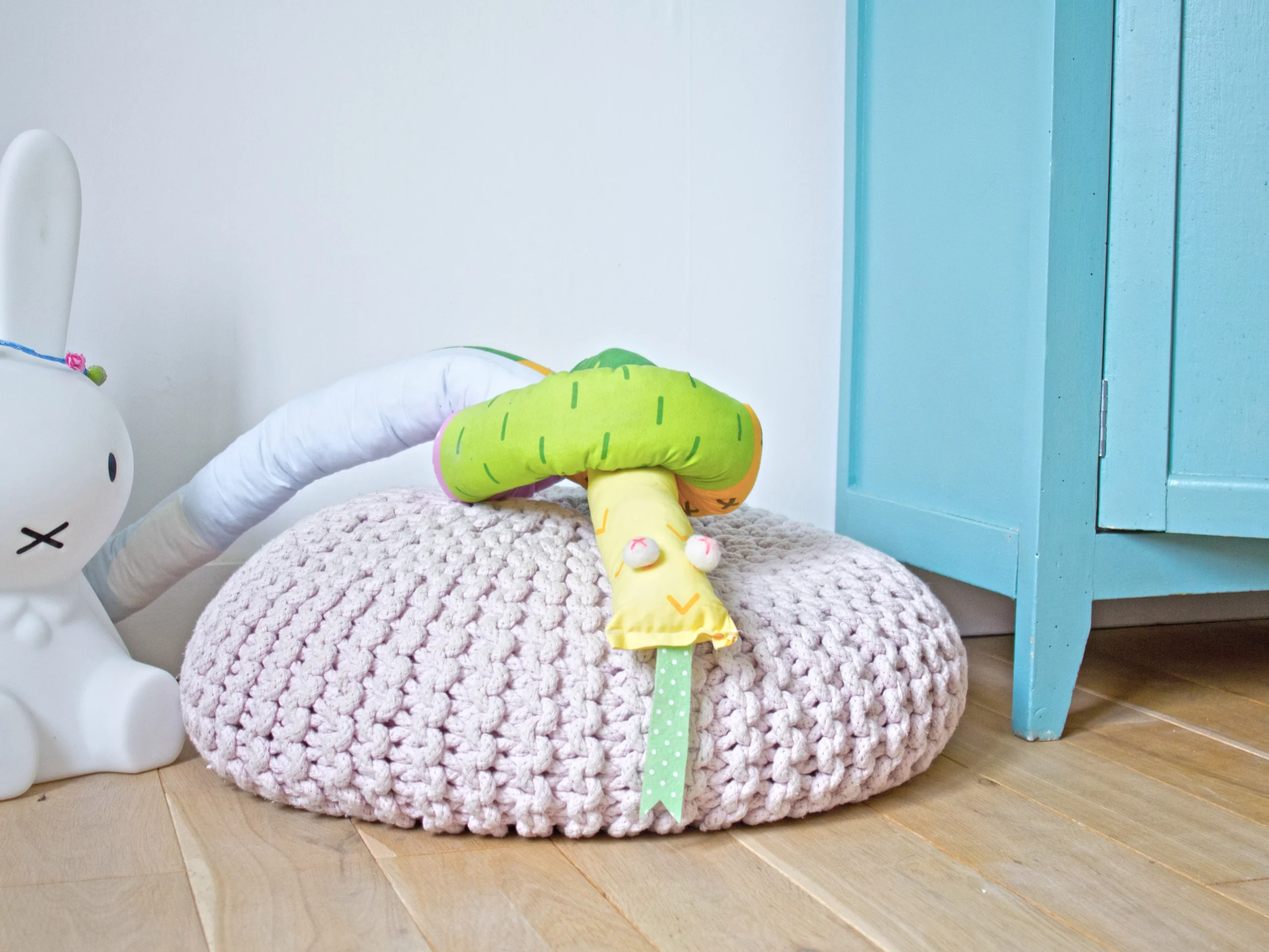 DIY : coudre une peluche serpent à partir d’une vieille couette