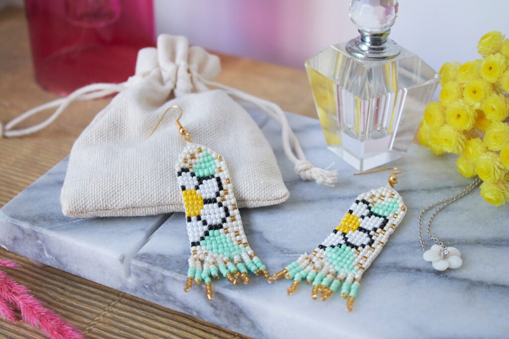 Tissage de perle : comment tisser des boucles d'oreilles DIY